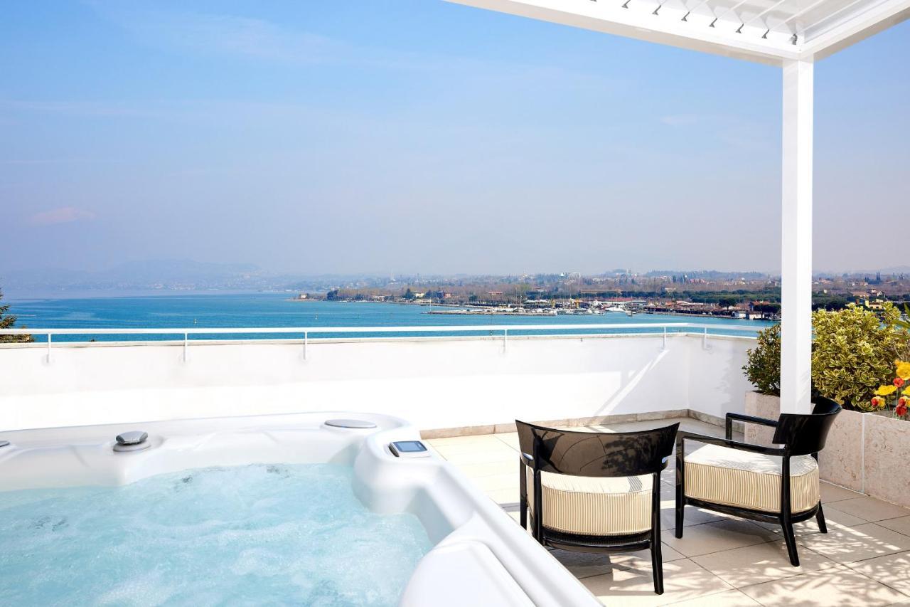 Luxury Suite La Finestra Sul Lago Peschiera del Garda Bagian luar foto